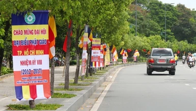 Hàng ngàn biểu ngữ chào mừng Đại hội PG TP.HCM
